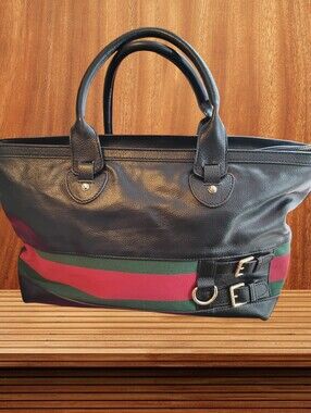 Gorgeous ❤️💚❤️💚Authentic Gucci Black Leather Shoulder Bag